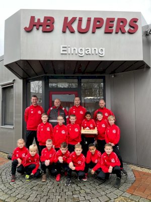 Neue Trikots, Trainingsanzüge und Rucksäcke für F-Jugend