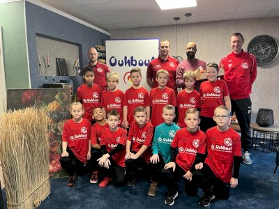 Neue Trikots, Trainingsanzüge und Rucksäcke für F-Jugend