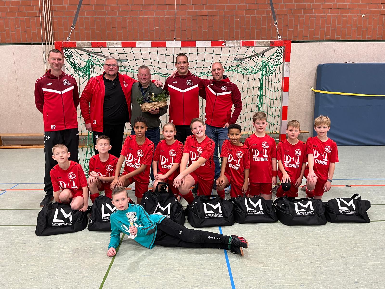 E-Jugend dankt Sponsor Lambert Möller